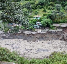 दार्चुलामा पहिरोमा पुरिएका ५ जनाको शव भेटियो, ७ जना बेपत्ता