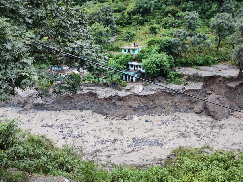 दार्चुला सदरमुकाम खलङ्गाको बंगाबगड क्षेत्रमा आएको बाढीले ठूलो क्षति
