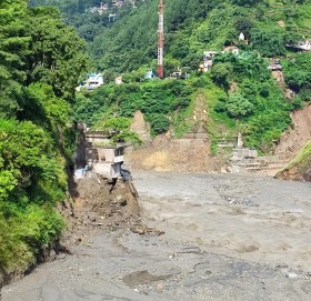 दार्चुलामा पहिरोमा पुरिएर २ जनाको मृत्यु, ११ बेपत्ता
