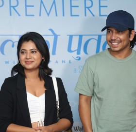 ‘ऐना झ्यालको पुतली’ प्रिमियरमा सेलिब्रिटी : बालापन सम्झाउने अर्गानिक फिल्म