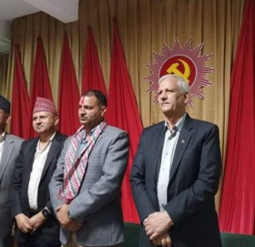 एकीकृत समाजवादी अछामका अध्यक्ष एमालेमा लागे