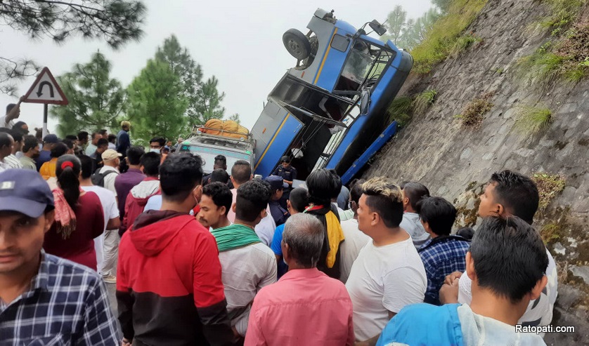 भीमफेदी बस दुर्घटना : मृत्यु हुने २ जनाको सनाखत, घाइते २५ जनाको नाम सार्वजनिक