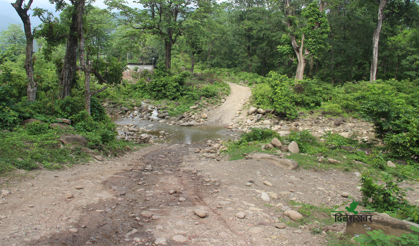 धनगढी–दीपायल द्रुतमार्गअन्तर्गत २६ किलोमिटर स्तरवृद्धिको काम अलपत्र