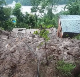 अछाम  : पहिरोमा पुरिएर मृत्यु हुनेको संख्या १४ पुग्यो, ९ जना बेपत्ता