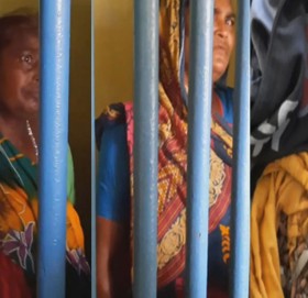 वीरगन्जमा बच्चा चोर्न आएको आशंकामा तीन भारतीय महिला पक्राउ