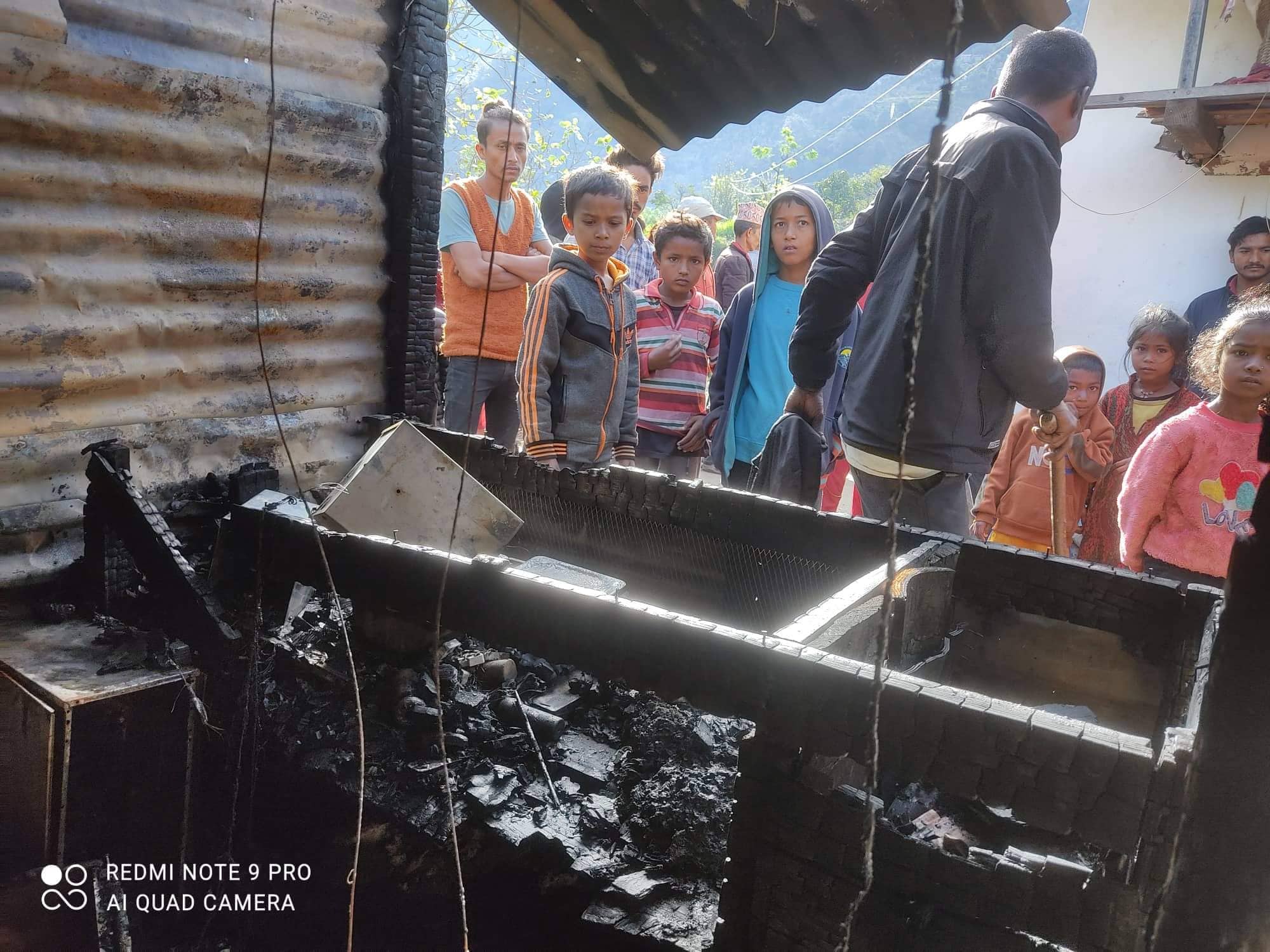 बाजुरामा एक पसलमा आगलागी हुँदा लाखौं बढीकाे क्षेति