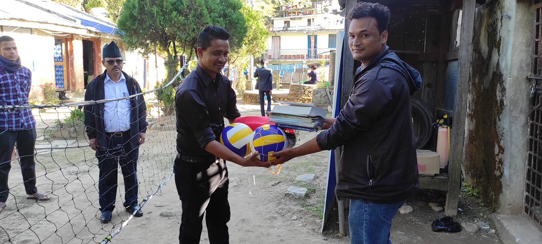 बडिमालिका कार्यपालिका सदस्य पायलद्धारा कैदिबन्दीलाई खेलकुद साम्रगी र पुस्तक सहयोग