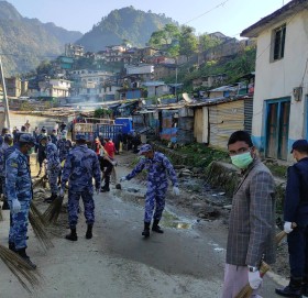 सामुदायिक प्रहरी सेवा केन्द्रको आयोजनामा बजार सरसफाई