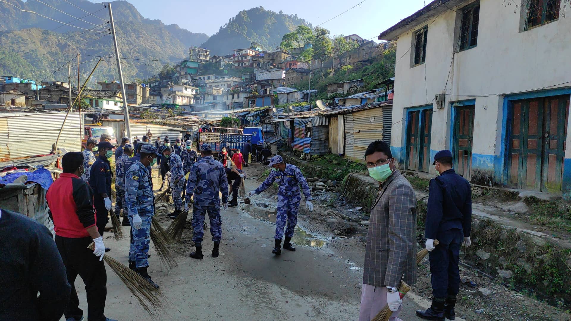 सामुदायिक प्रहरी सेवा केन्द्रको आयोजनामा बजार सरसफाई