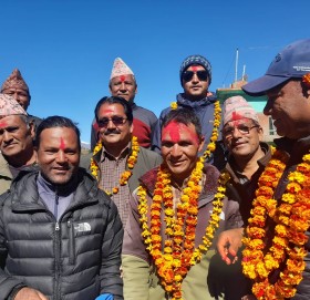 काँग्रेस स्वामिकर्तिक खापर गाउँपालिका सचिव एमालेमा प्रबेश