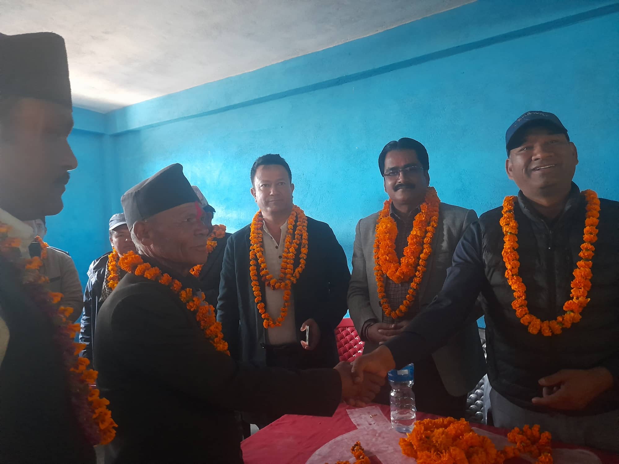 समाजवादी र माओवादीका जिल्ला कमिटी सदस्य एमालेमा प्रवेश