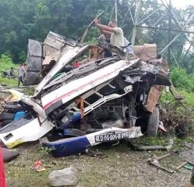 बारामा बस दुर्घटना हुँदा १४ जनाको मृत्यु