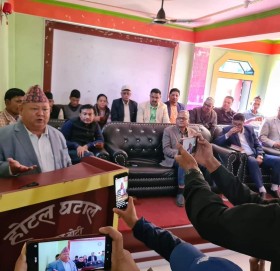 प्रेम आलेले मागे डोटीका पत्रकारहरुसँग माफी