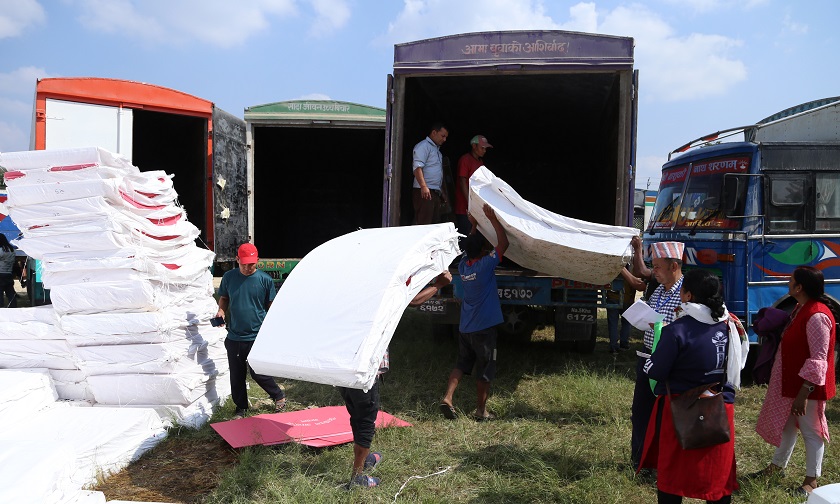 ५१ जिल्लामा निर्वाचन सामग्री ढुवानी जारी, ८ जिल्लामा ढुवानी सम्पन्न