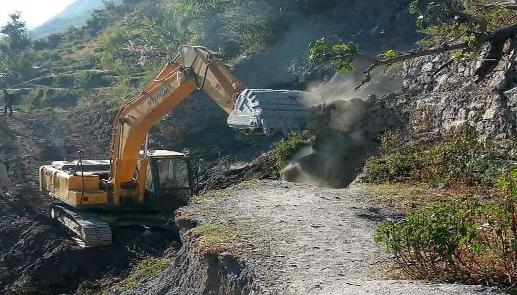 आटिचाैर भाैनेरा हुँदै मार्तडी जाेड्ने सडक खण्ड खाेल्न सुरु