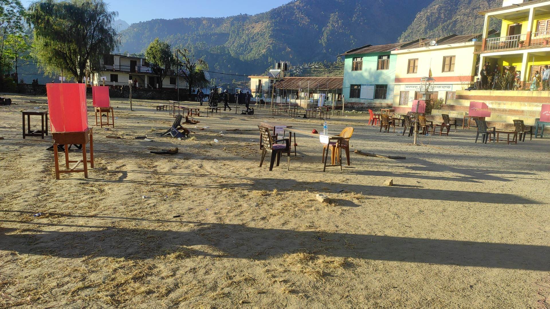 बाजुरा सदरमुकामै रहेको मालिका माबिको मतदान केन्द्रमा हवाइ फाएर