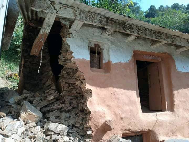 बझाङमा भूकम्पले ६ घर भत्कायो