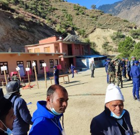 बाजुराकाे बुढिन्नदा नगरपालिका ५ मा १२ बजे सम्म ३ सय ८५ मत खसे