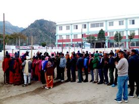 प्रतिनिधि र प्रदेश सभा सदस्यका लागि मतदान सुरु