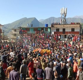 बिद्यार्थी नेता अयडीको शबकाे खुलामंचमा श्रद्धान्जली सभा पछि दाहसंस्कारका लागि लगियाे