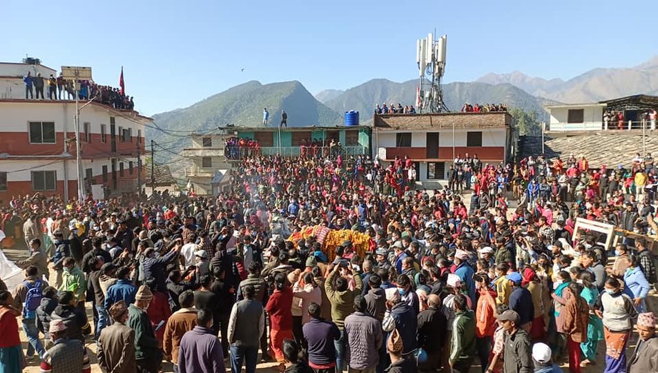 बिद्यार्थी नेता अयडीको शबकाे खुलामंचमा श्रद्धान्जली सभा पछि दाहसंस्कारका लागि लगियाे