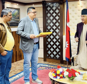 धनगढीमा ‘सुदूरपश्चिम महोत्सव’ उद्घाटनमा प्रधानमन्त्री देउवालाई निमन्त्रणा