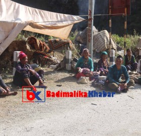 भोट नहालेर भोटे जनजाति बेशितिर झर्दै