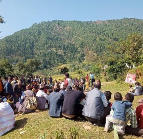 चुनाव आयो, नेता आए, विकास आएन