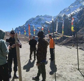 शीर्ष नेताको मतदान : प्रधानमन्त्री देउवा डडेलधुरामा