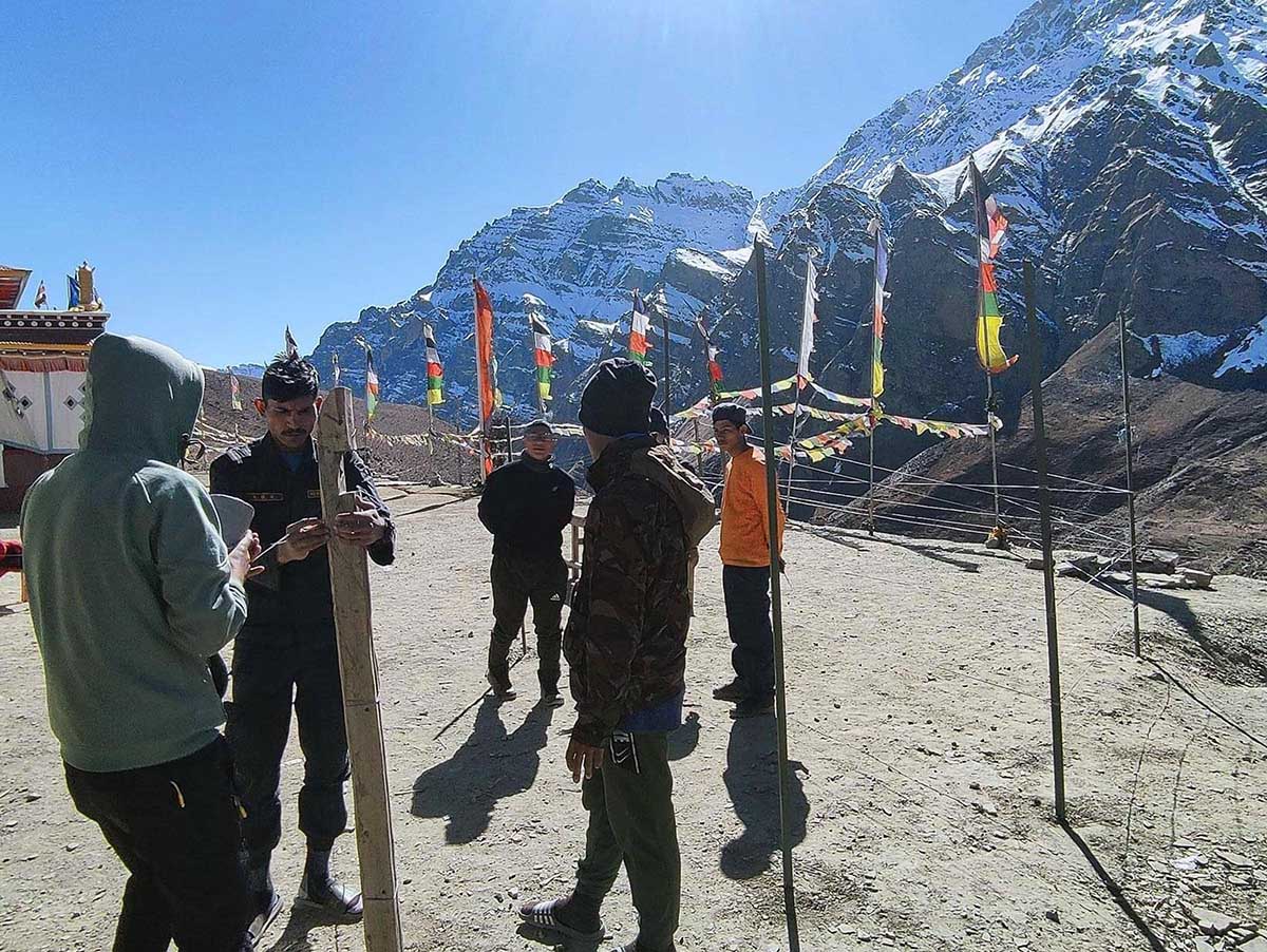 शीर्ष नेताको मतदान : प्रधानमन्त्री देउवा डडेलधुरामा