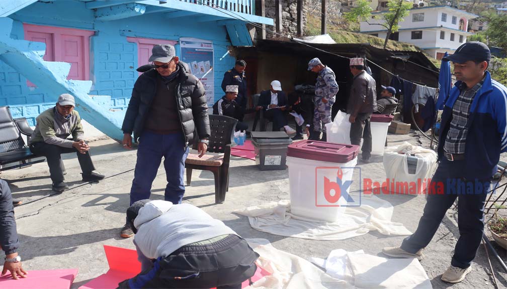 बाजुराका सबै मतदानस्थल पुग्यो निर्वाचन सामग्री