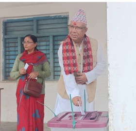 माधव नेपालले गरे मतदान