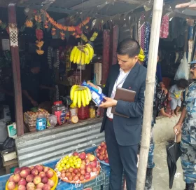 बाजुराको बुढिगंगामा बजार अनुगमनका क्र्रममा ४६ हजार बराबरको अखाद्य बरामद गरी नष्ट