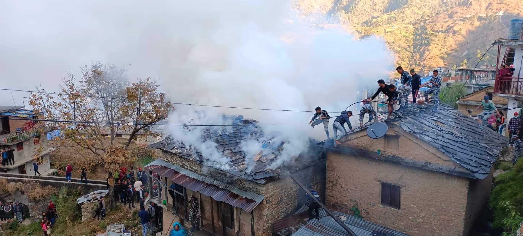 सदरमुकाम मार्तडीमा दुई घरमा आगलागी