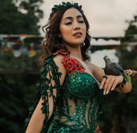 मिस अर्थमा सरिशाले पेश गरिन् राष्ट्रिय पोशाक, जंगल र चरा संरक्षणको सन्देश