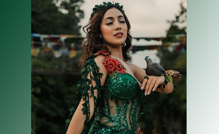 मिस अर्थमा सरिशाले पेश गरिन् राष्ट्रिय पोशाक, जंगल र चरा संरक्षणको सन्देश