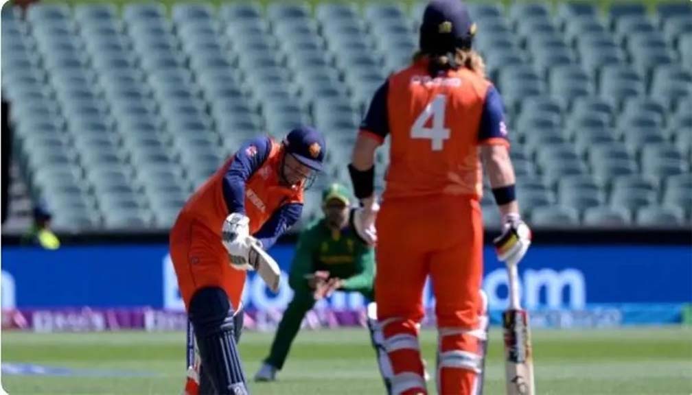 टि-ट्वान्टी विश्वकपमा दक्षिण अफ्रिकाविरुद्ध ब्याटिङ गर्दै नेदरल्याण्ड