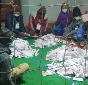 प्रदेश (ख)तर्फ  ९९८१ गणना हुदा कसकाे कती मत