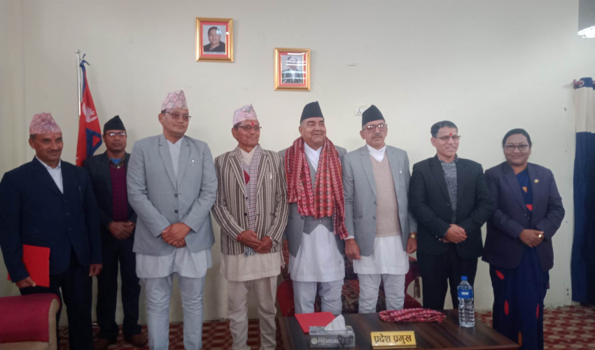 सुदूरपश्चिम प्रदेश सभा सदस्यलाई शपथ ग्रहण