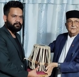 मेयर बालेन्द्रलाई नफुट्ने तबला उपहार दिएको छु : ओली
