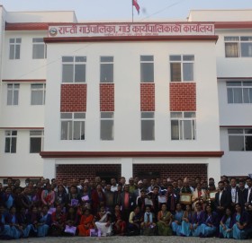 ‘सेवाग्राहीलाई झर्केर होइन, सम्मान गरेर बोल्नुपर्छ’