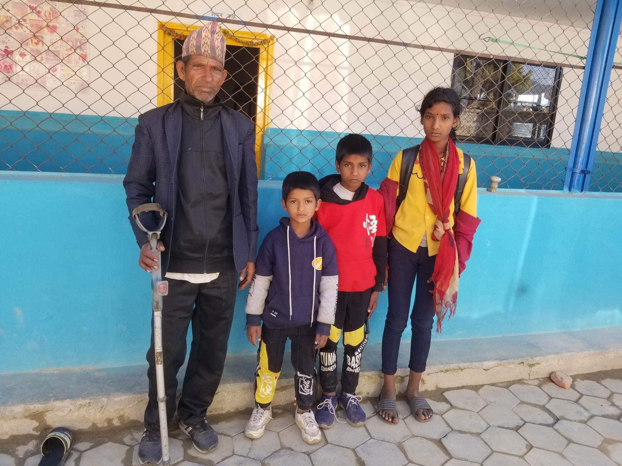 आमा र बुवाको मृत्युपछि बिचल्ली परेका तिन भाइबहिनीको उद्धार