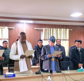 रामकुमार र महिन्द्रले लिए शपथ