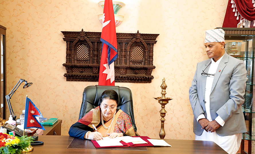 राष्ट्रपतिद्वारा प्रधानमन्त्रीमा ७ दिनभित्र दाबी पेस गर्न आह्वान