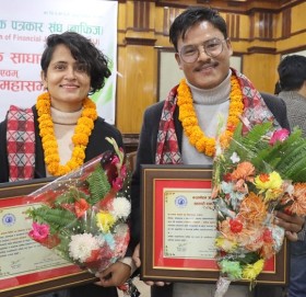 भरतमोहन अधिकारी नाफिज आर्थिक पत्रकारिता पुरस्कार रोकाया र घिमिरेलाई