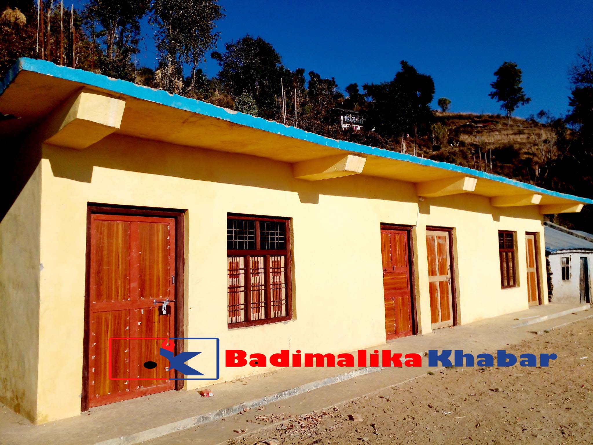 दुई बर्ष पछि धनाल्त आधारभूत विद्यालयकाे भवन बन्याे :-  बिद्यार्थी खुसी