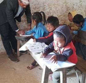 एउटै शिक्षकको भरमा तीनवटा कक्षाको पठन पाठन