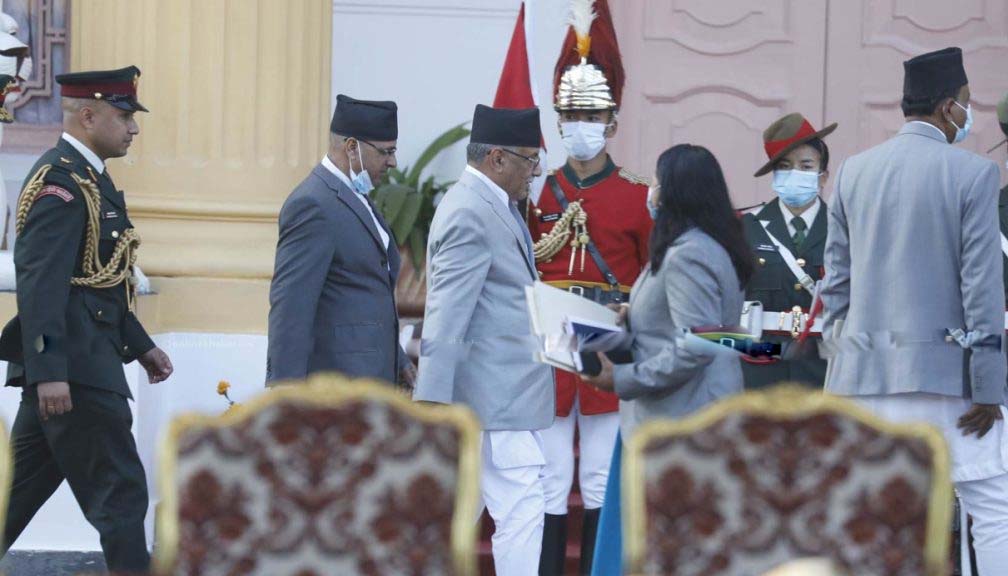 दौरा सुरुवाल लगाएर शपथका लागि शीतल निवास पुगे प्रचण्ड