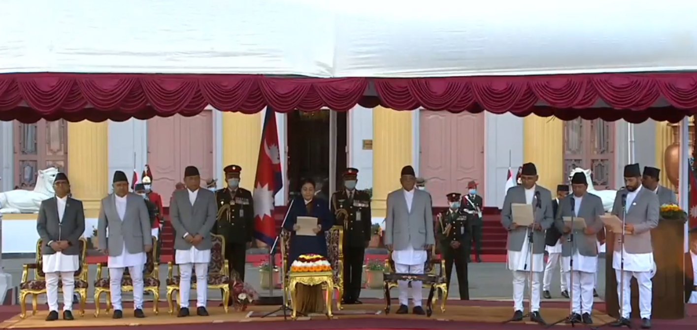 ३ उपप्रधानमन्त्रीसहित ८ सदस्यीय मन्त्रिपरिषद गठन