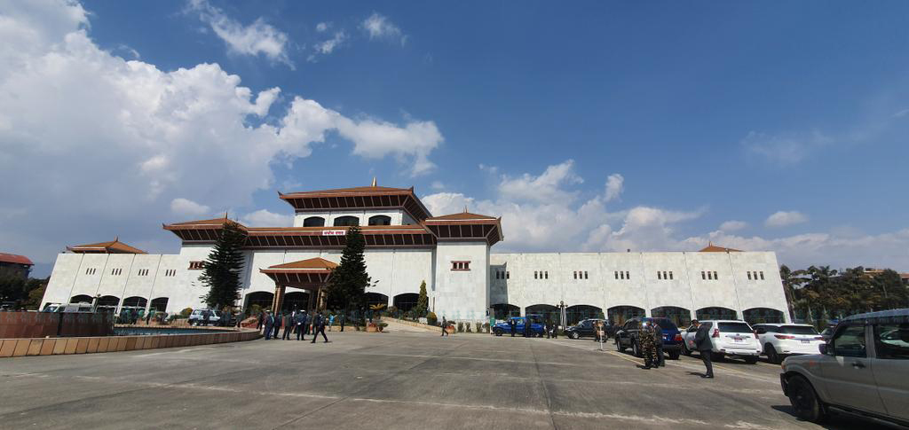 प्रतिनिधिसभा बैठक बस्दै, सांसदहरूका प्रश्नमा सम्बन्धित मन्त्रीले जवाफ दिने